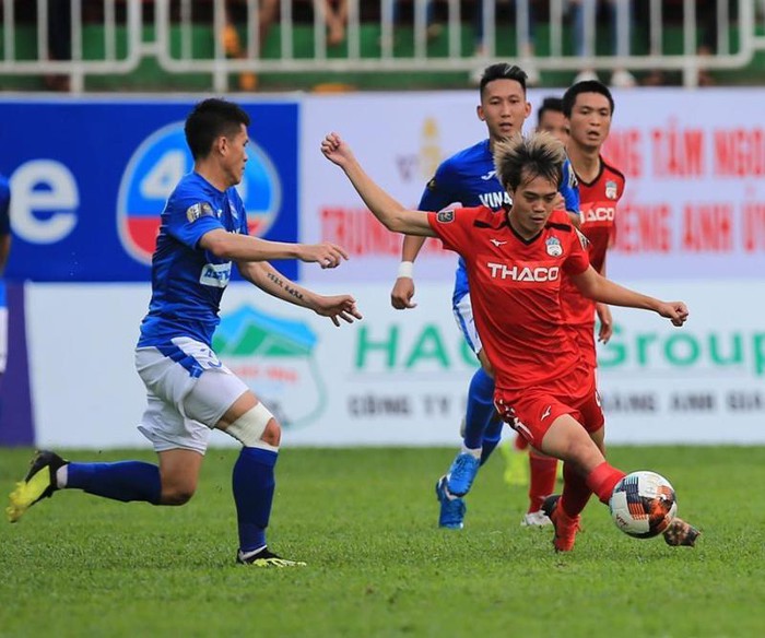 Bóng đá Việt Nam hưởng lợi thế nào nếu V-League sớm trở lại?