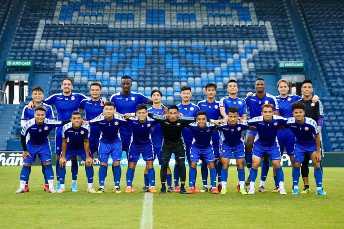 Bóng đá Việt Nam hưởng lợi thế nào nếu V-League sớm trở lại?