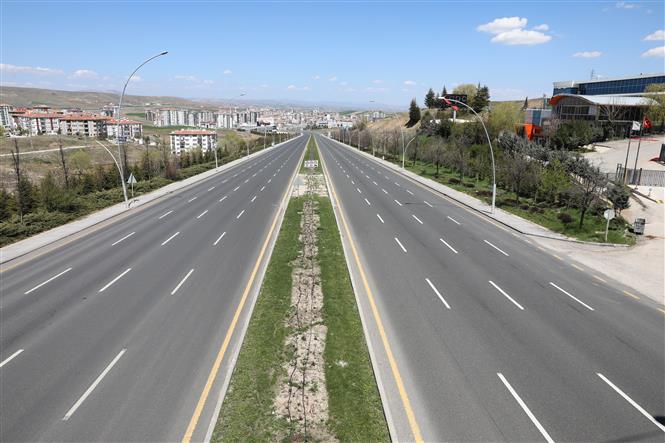 Diễn biến dịch COVID-19 tới 6h sáng 20-4: Thế giới trên 164.000 người thiệt mạng, số ca tử vong tại nhiều nước đảo chiều đi xuống