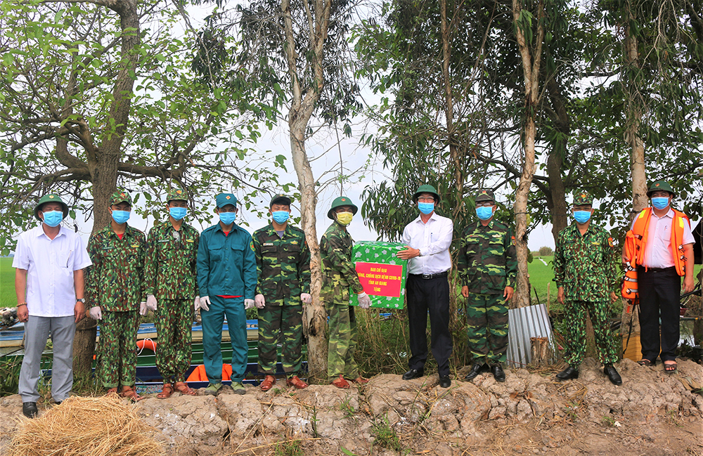 Đoàn kết, chung tay đánh bay Covid-19 - Kỳ 3: Vững vàng, nghĩa tình nơi biên giới