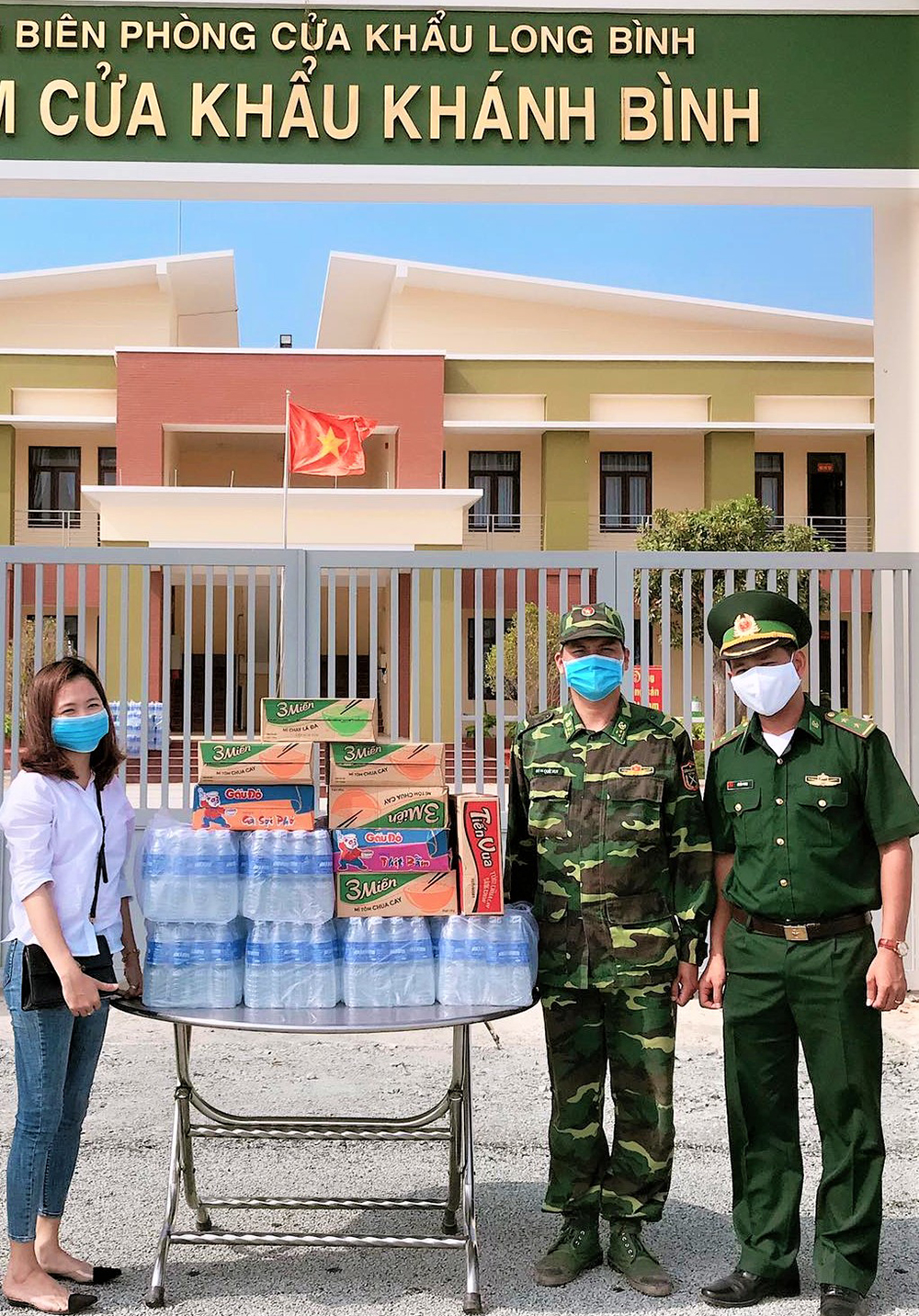 Đoàn kết, chung tay đánh bay Covid-19 - Kỳ 3: Vững vàng, nghĩa tình nơi biên giới