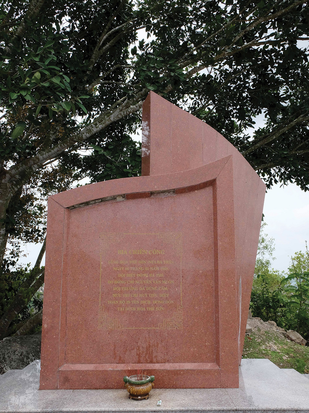 Trên cánh đồng Ba Thê