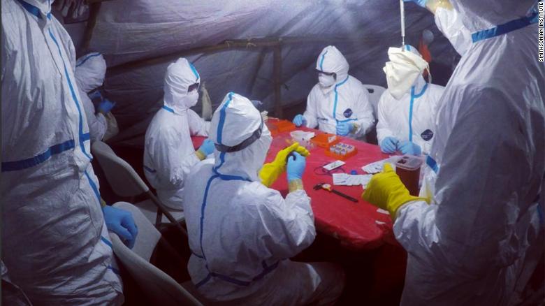 Nhóm thợ săn virus liều mình trong hang dơi để dự báo đại dịch