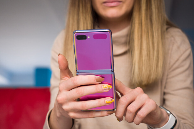 Tuổi thọ pin của Galaxy Z Flip vượt qua cả iPhone 11 Pro