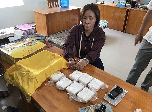Bắt ma tuý nguỵ trang trong hộp yến sào