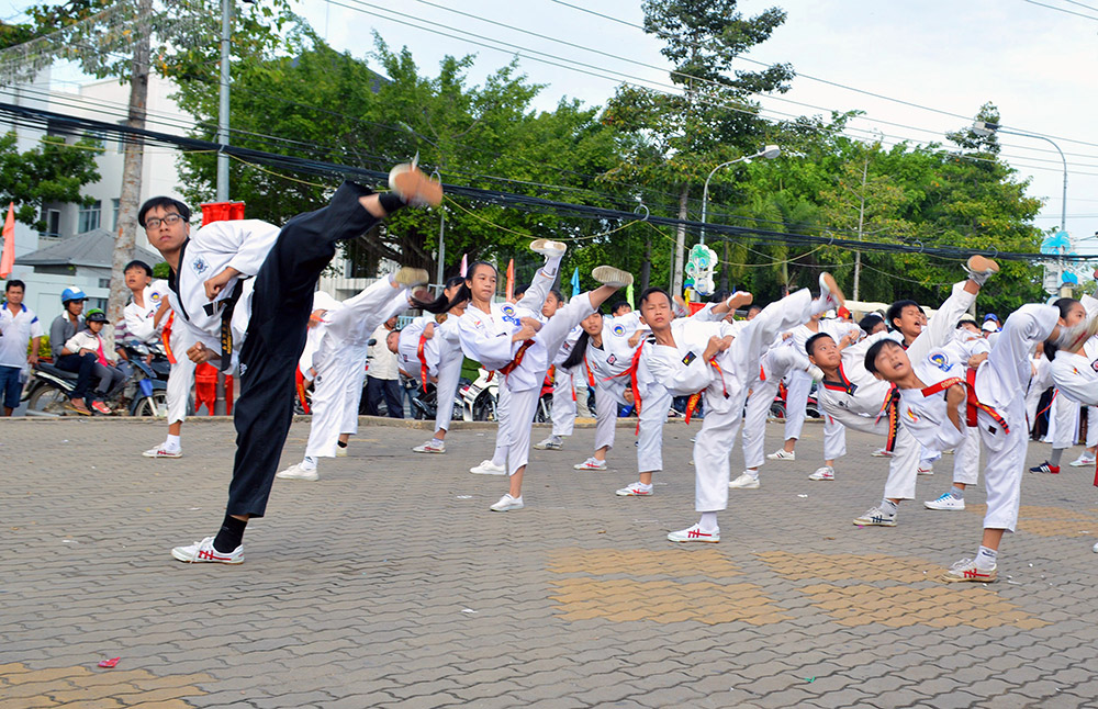 Thể thao và câu chuyện “đường dài”
