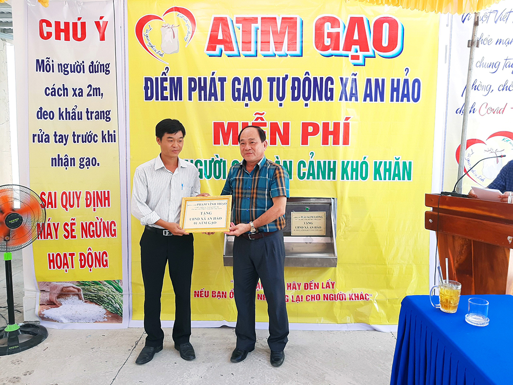 Khai trương “ATM gạo” đầu tiên ở Tịnh Biên Khai trương “ATM gạo” đầu tiên ở Tịnh Biên