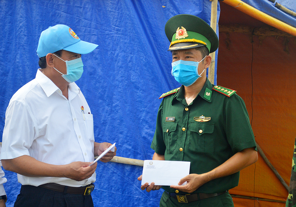 Thăm các chốt phòng, chống dịch Covid-19 trên tuyến biên giới TP. Châu Đốc Thăm các chốt phòng, chống dịch Covid-19 trên tuyến biên giới TP. Châu Đốc