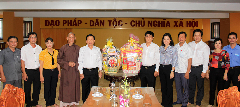 Bí thư Thành ủy, Chủ tịch UBND TP. Long Xuyên Phạm Thành Thái thăm, chúc mừng Đại lễ Phật đản Bí thư Thành ủy, Chủ tịch UBND TP. Long Xuyên Phạm Thành Thái thăm, chúc mừng Đại lễ Phật đản