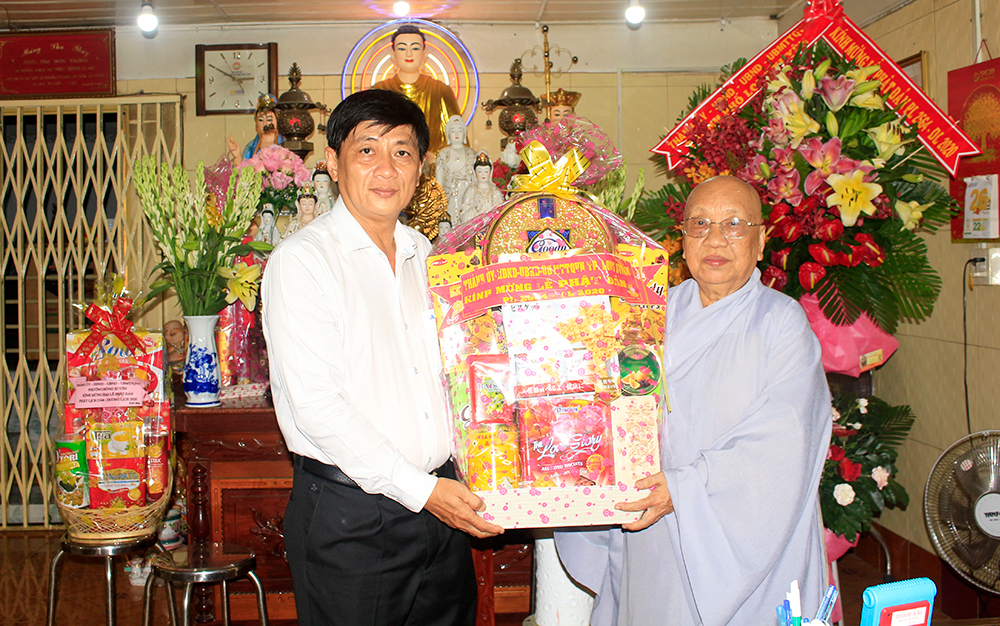Bí thư Thành ủy, Chủ tịch UBND TP. Long Xuyên Phạm Thành Thái thăm, chúc mừng Đại lễ Phật đản Bí thư Thành ủy, Chủ tịch UBND TP. Long Xuyên Phạm Thành Thái thăm, chúc mừng Đại lễ Phật đản