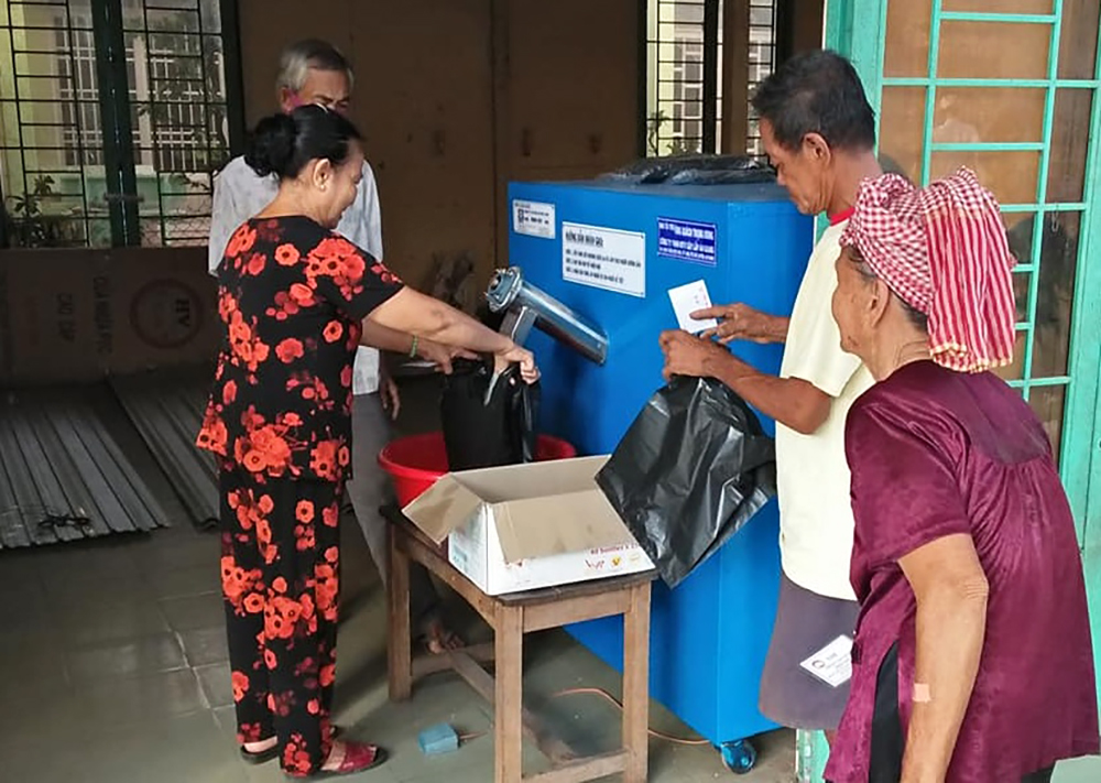 Phú Tân khai trương máy “ATM gạo” tại xã Long Hòa Phú Tân khai trương máy “ATM gạo” tại xã Long Hòa