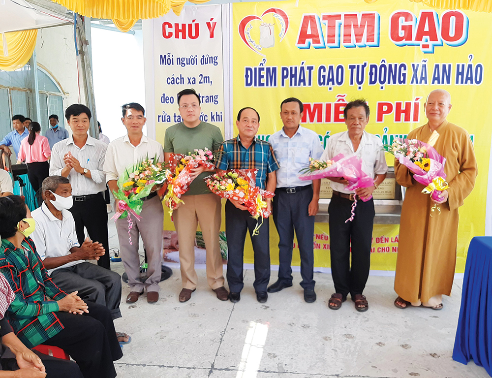 Hạt gạo nghĩa tình! Hạt gạo nghĩa tình!