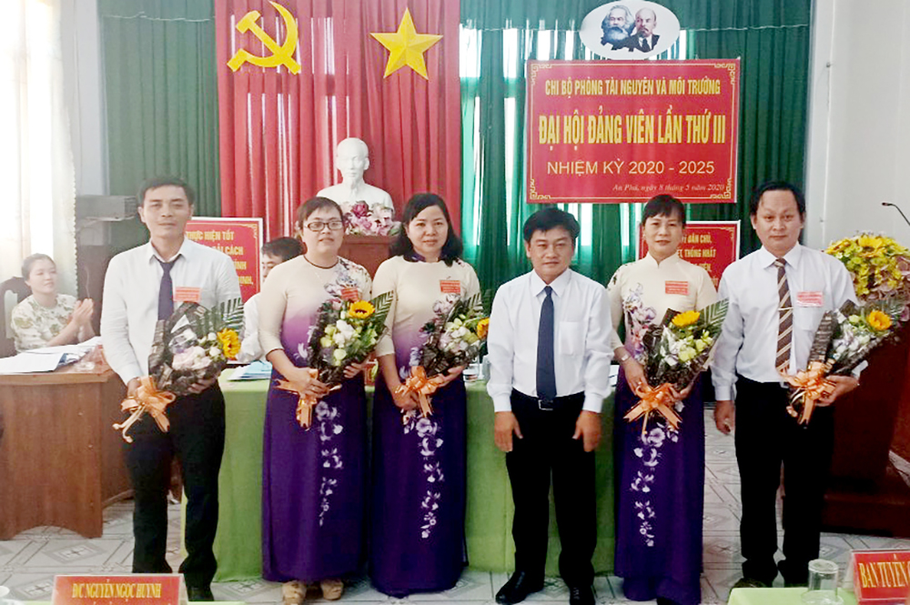 Đại hội Chi bộ Phòng Tài nguyên và Môi trường huyện An Phú Đại hội Chi bộ Phòng Tài nguyên và Môi trường huyện An Phú
