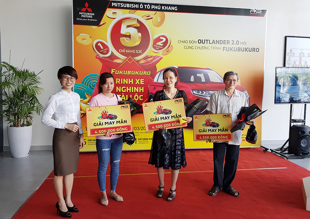 Mitsubishi Phú Khang An Giang trao thưởng gần 370 triệu đồng cho khách hàng mua xe Mitsubishi