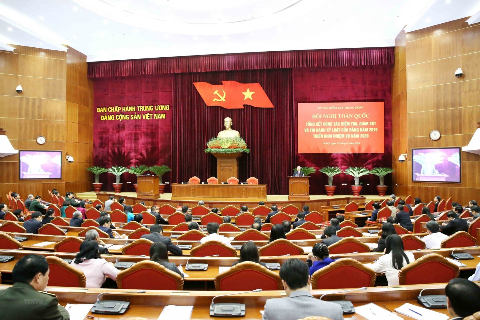 Chủ tịch Hồ Chí Minh: Biểu tượng ngời sáng về đạo đức cách mạng
