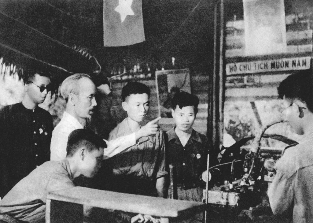 Chủ tịch Hồ Chí Minh: Biểu tượng ngời sáng về đạo đức cách mạng