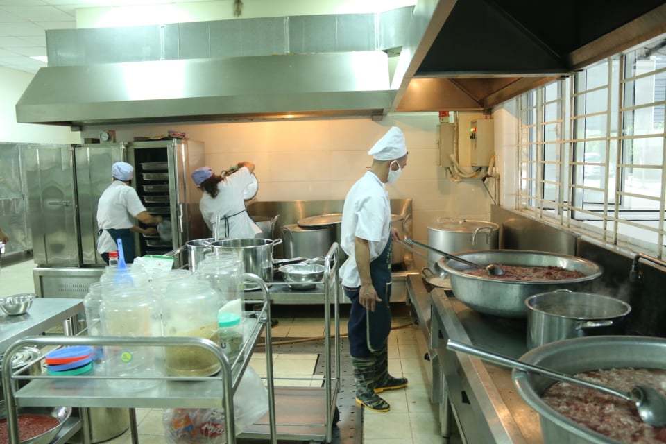 Bé mầm non và tiểu học háo hức trở lại trường