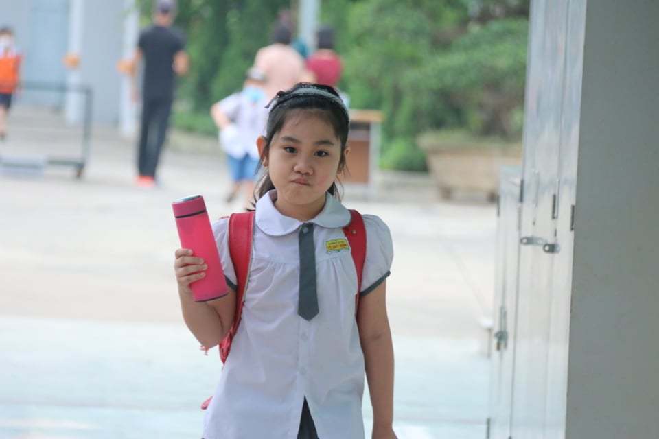 Bé mầm non và tiểu học háo hức trở lại trường
