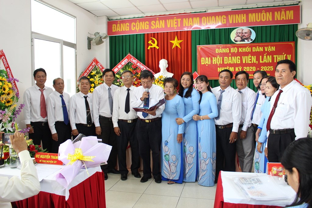 Thoại Sơn: Đồng chí Đinh Văn Hiền đắc cử Bí thư Đảng ủy Khối Dân vận