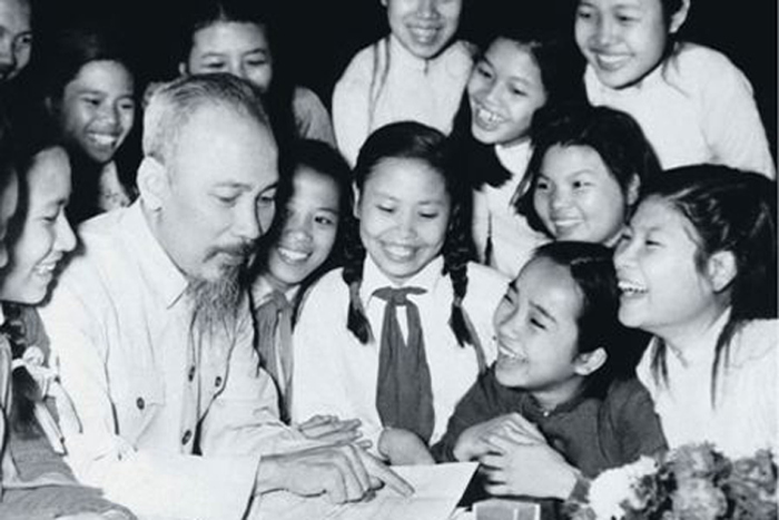 Cầu truyền hình "Hồ Chí Minh - Sáng ngời ý chí Việt Nam"