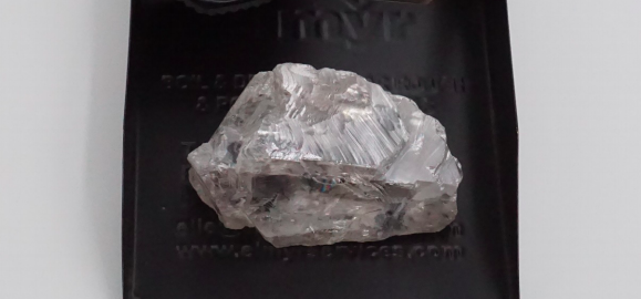 Angola tìm thấy viên kim cương nặng 171 carat