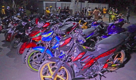 Vĩnh Long: Ngăn chặn 200 người tụ tập đua xe, cổ vũ đua xe trái phép