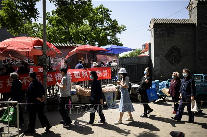 Cảnh báo nguy cơ tái bùng phát dịch COVID-19 tại châu Á, châu Âu
