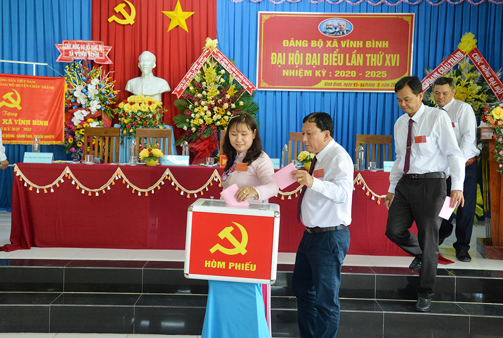 Đại hội đại biểu Đảng bộ xã Vĩnh Bình lần thứ XVI (nhiệm kỳ 2020-2025): Đồng chí Nguyễn Hữu Tân tái đắc cử Bí thư Đảng ủy xã Vĩnh Bình Đại hội đại biểu Đảng bộ xã Vĩnh Bình lần thứ XVI (nhiệm kỳ 2020-2025): Đồng chí Nguyễn Hữu Tân tái đắc cử Bí thư Đảng ủy xã Vĩnh Bình