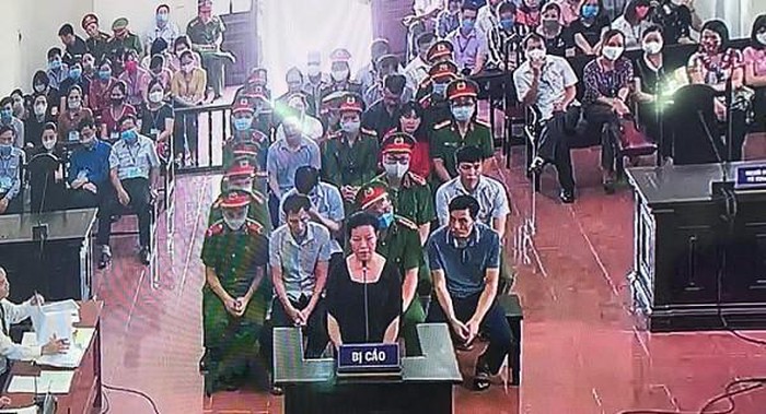 Vụ gian lận điểm thi Hòa Bình: Bị cáo bị đề nghị mức án cao nhất đến 12 năm tù
