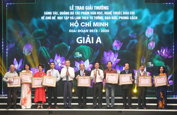 Vinh danh các tác phẩm học tập và làm theo tư tưởng, đạo đức, phong cách Hồ Chí Minh