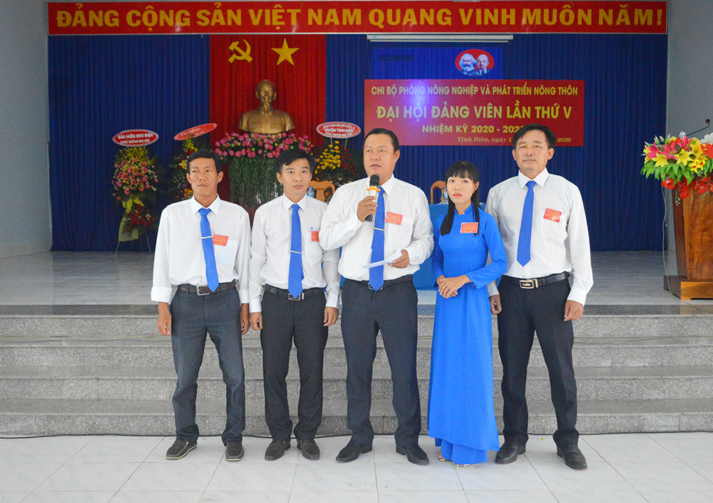 Đại hội Chi bộ Phòng Nông nghiệp và Phát triển Nông thôn huyện Tịnh Biên (nhiệm kỳ 2020-2025) thành công tốt đẹp Đại hội Chi bộ Phòng Nông nghiệp và Phát triển Nông thôn huyện Tịnh Biên (nhiệm kỳ 2020-2025) thành công tốt đẹp