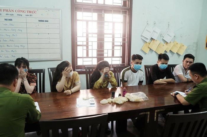 Sau tiệc ma túy, 3 kiều nữ rủ bạn trai về căn hộ mở động lắc