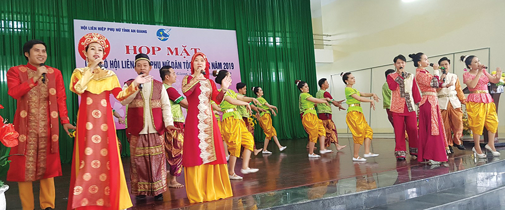 Văn hóa - nghệ thuật đáp ứng nhiệm vụ chính trị, hưởng thụ văn hóa tinh thần của nhân dân Văn hóa - nghệ thuật đáp ứng nhiệm vụ chính trị, hưởng thụ văn hóa tinh thần của nhân dân