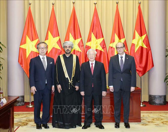 Tổng Bí thư, Chủ tịch nước Nguyễn Phú Trọng tiếp các Đại sứ đến trình Quốc thư