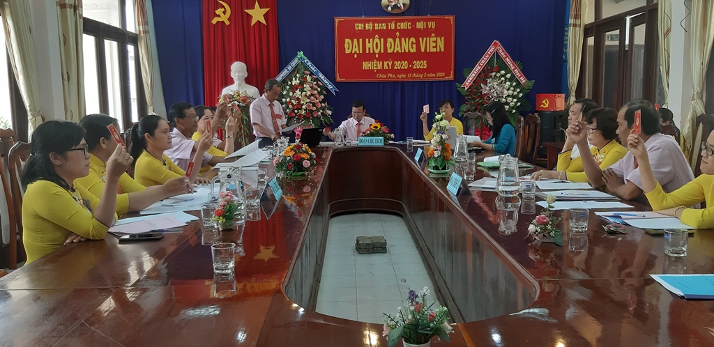 Đại hội Chi bộ Ban Tổ chức - Nội vụ huyện Châu Phú (nhiệm kỳ 2020-2025)