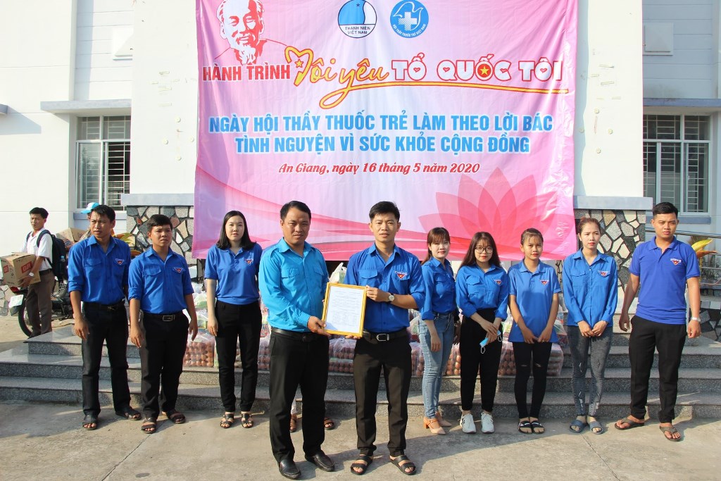 Ngày hội “Thầy thuốc trẻ làm theo lời Bác” tình nguyện vì sức khỏe cộng đồng năm 2020