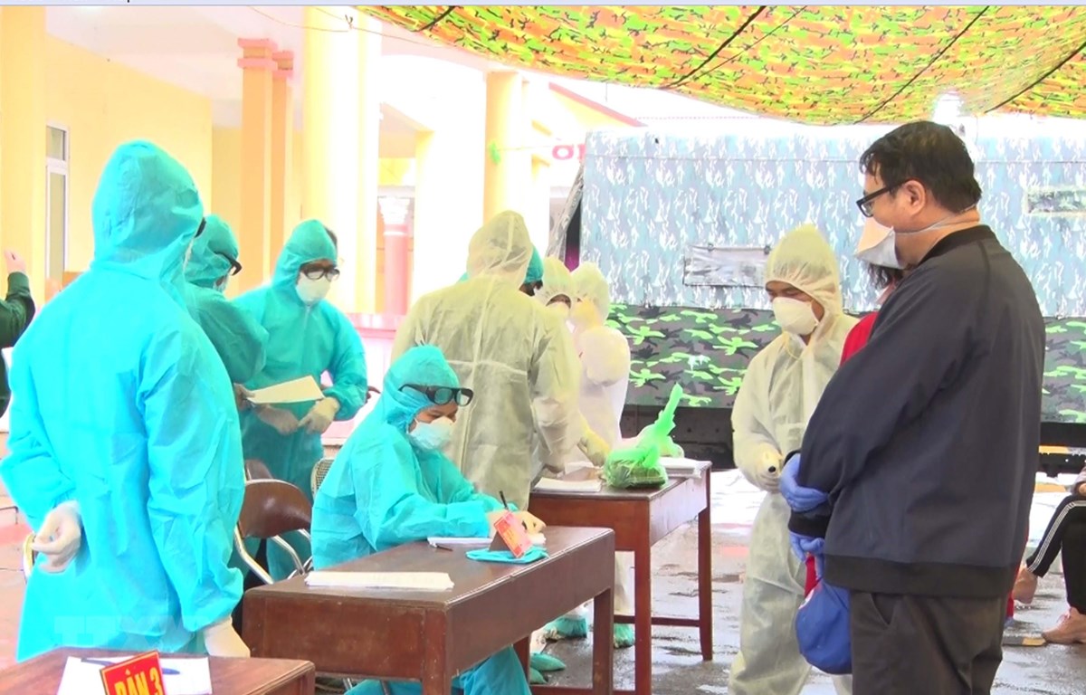 Thêm 2 trường hợp mắc mới COVID-19, cách ly ngay sau nhập cảnh