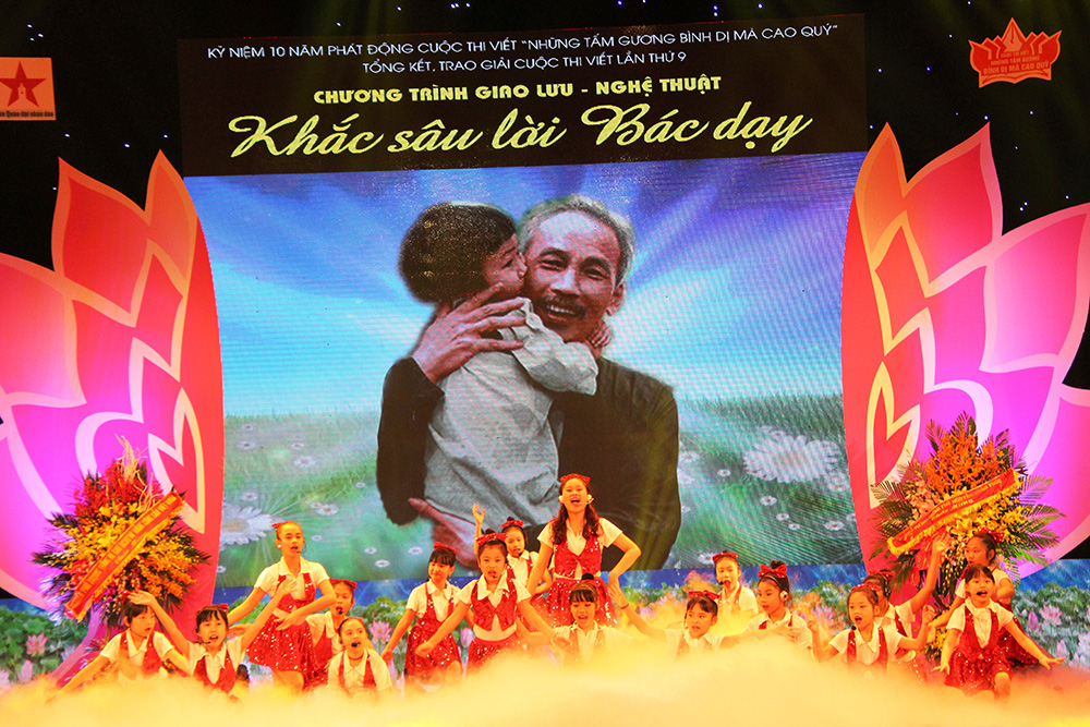 Kỷ niệm 130 năm ngày sinh Chủ tịch Hồ Chí Minh (19-5-1890 - 19-5-2020): Như cánh chim không mỏi, bay giữa bầu trời Việt Nam