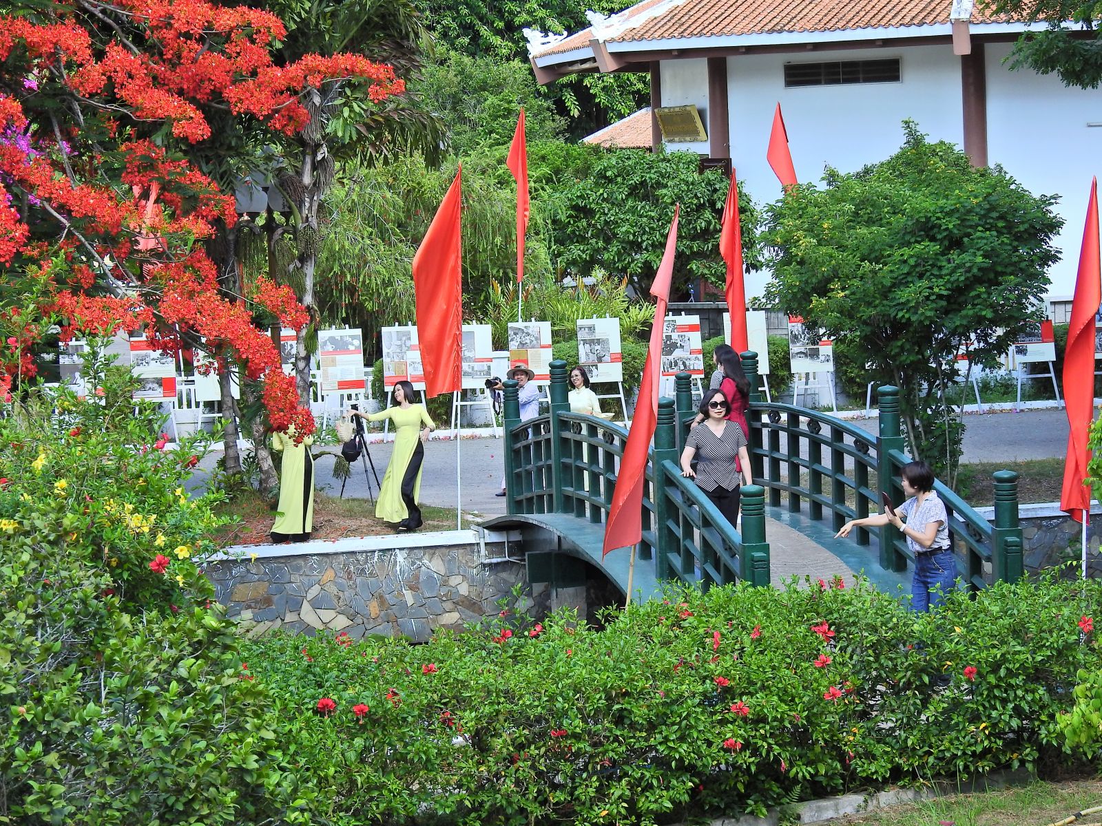 Ngắm nhà sàn Bác Hồ giữa đất phương Nam