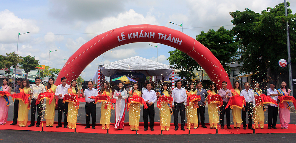 Long Xuyên: Khánh thành công trình nâng cấp, mở rộng đường Nguyễn Hoàng Long Xuyên: Khánh thành công trình nâng cấp, mở rộng đường Nguyễn Hoàng