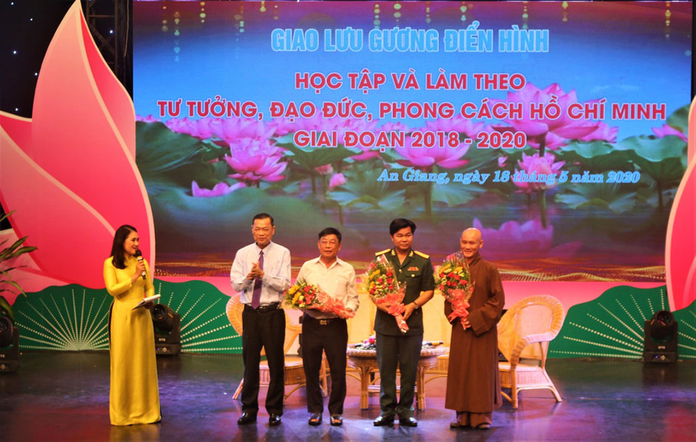 An Giang: Giao lưu, trao thưởng gương điển hình học tập và làm theo tư tưởng, đạo đức, phong cách Hồ Chí Minh