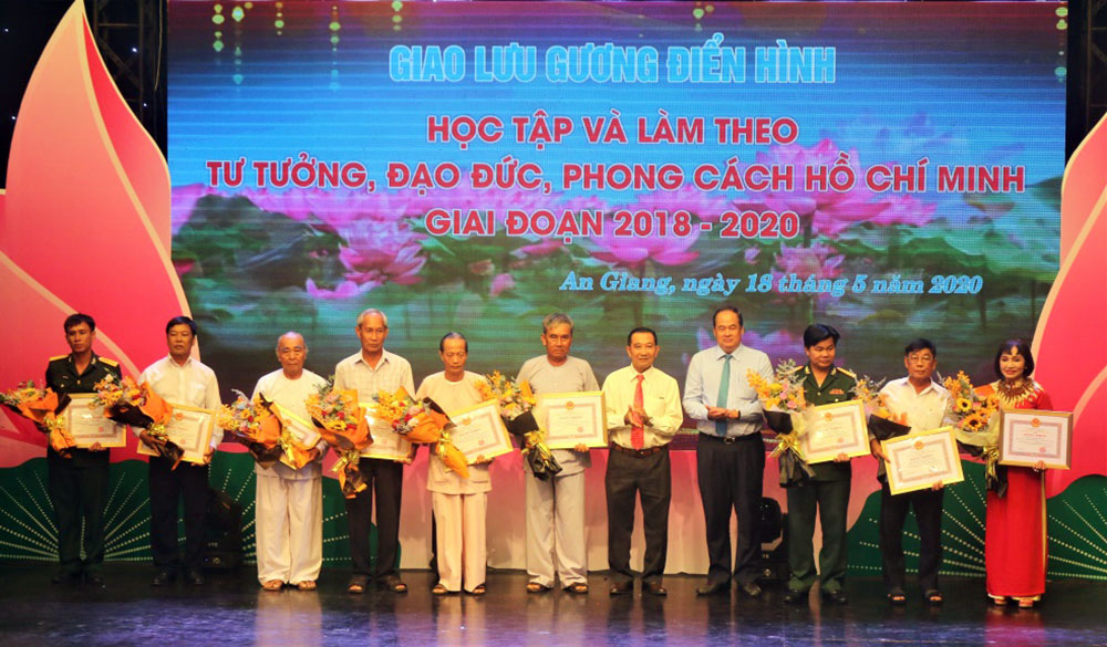 An Giang: Giao lưu, trao thưởng gương điển hình học tập và làm theo tư tưởng, đạo đức, phong cách Hồ Chí Minh
