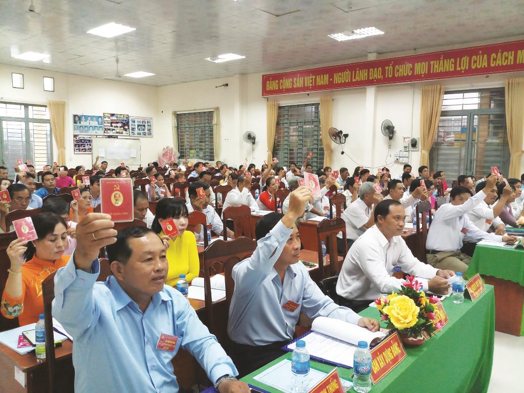 Chào mừng Đại hội đại biểu Đảng bộ xã Cần Đăng lần thứ XVII, nhiệm kỳ 2020-2025: Phát huy truyền thống anh hùng, xây dựng quê hương giàu đẹp