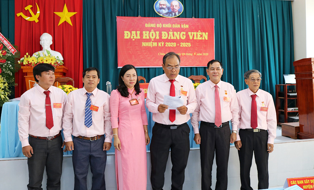 Đồng chí Đoàn Hồng Danh tái đắc cử Bí Thư Đảng bộ khối Dân vận huyện (nhiệm kỳ 2020-2025) Đồng chí Đoàn Hồng Danh tái đắc cử Bí Thư Đảng bộ khối Dân vận huyện (nhiệm kỳ 2020-2025)