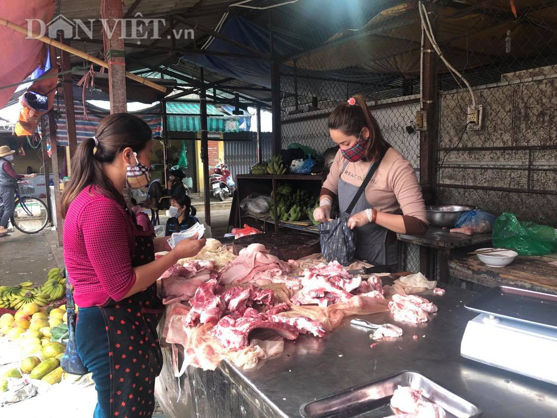 Giá heo hơi hôm nay 19-5: Thương lái trả giá cao vút gần 10 triệu/tạ, chợ đầu mối hết sạch cả heo mỡ