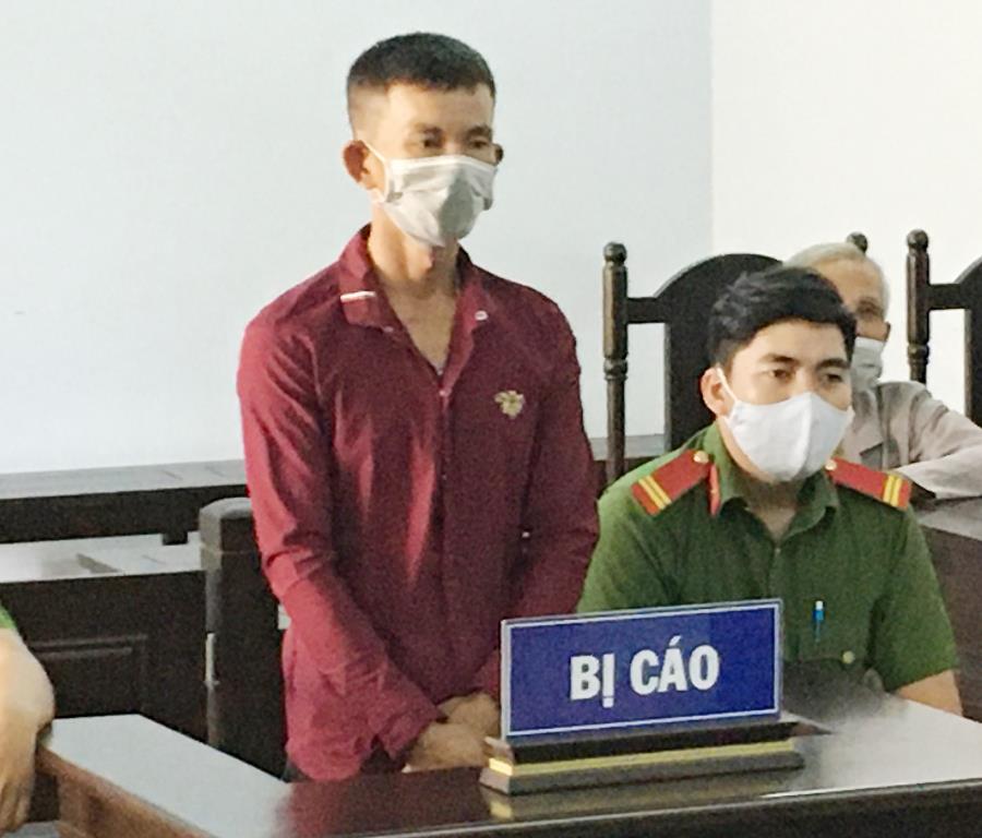 1 cái tát tay, nhận 3 năm tù