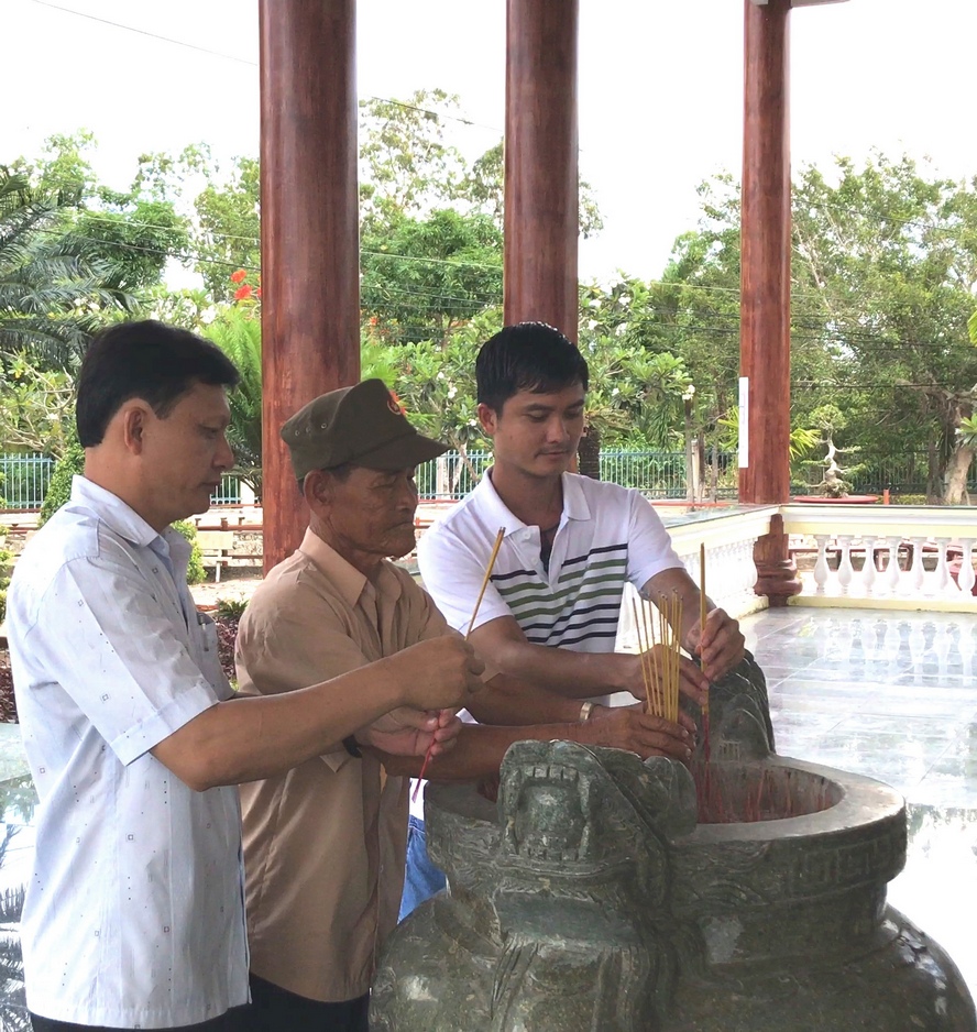 Về Bạc Liêu viếng thăm Đền thờ Bác