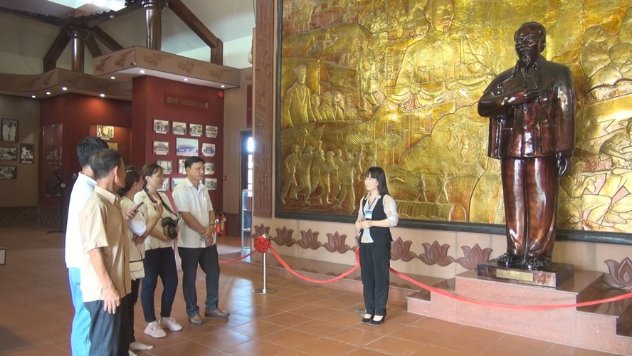 Về Bạc Liêu viếng thăm Đền thờ Bác