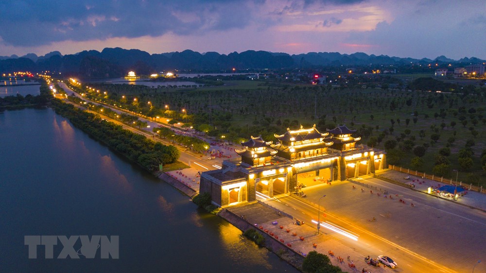 Chiêm ngưỡng vùng đất cố đô sơn thủy hữu tình khi đêm về