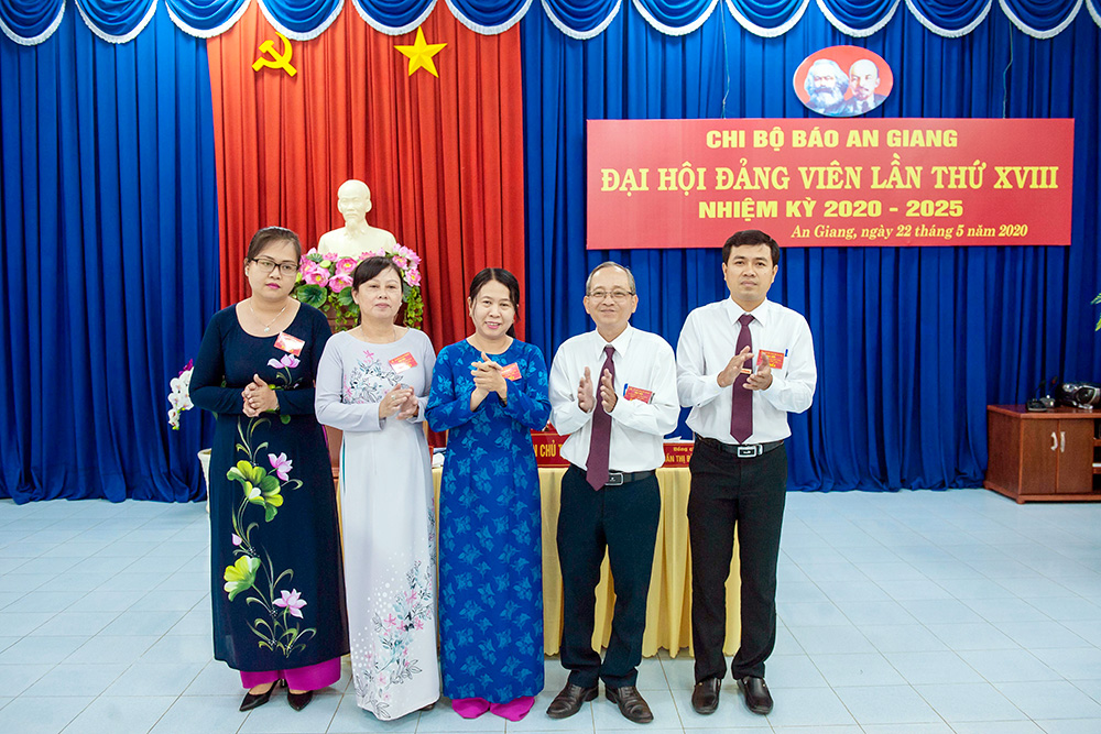 5 đồng chí được bầu vào Chi uỷ Báo An Giang